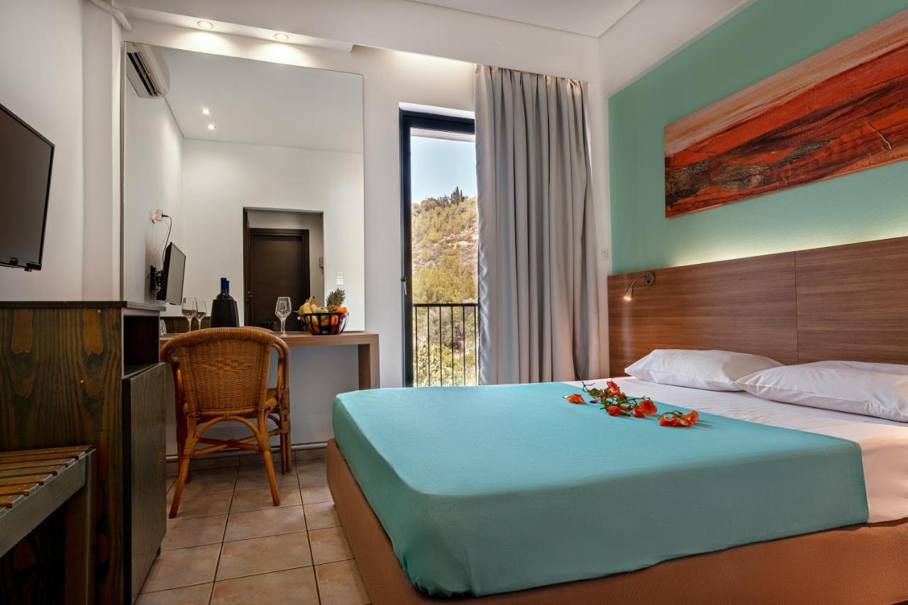 Hotel Pavlou Poros Town Eksteriør bilde