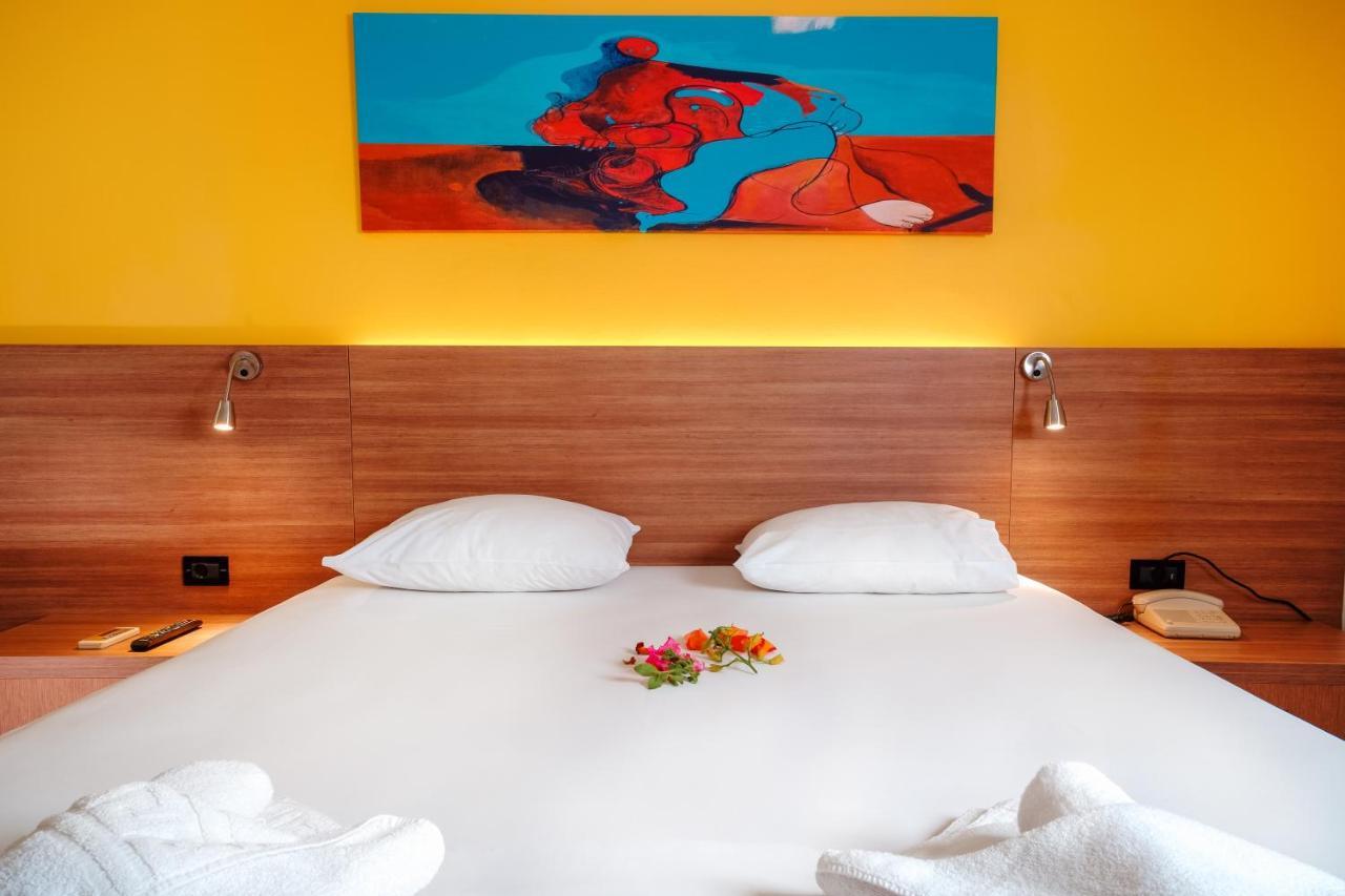 Hotel Pavlou Poros Town Eksteriør bilde